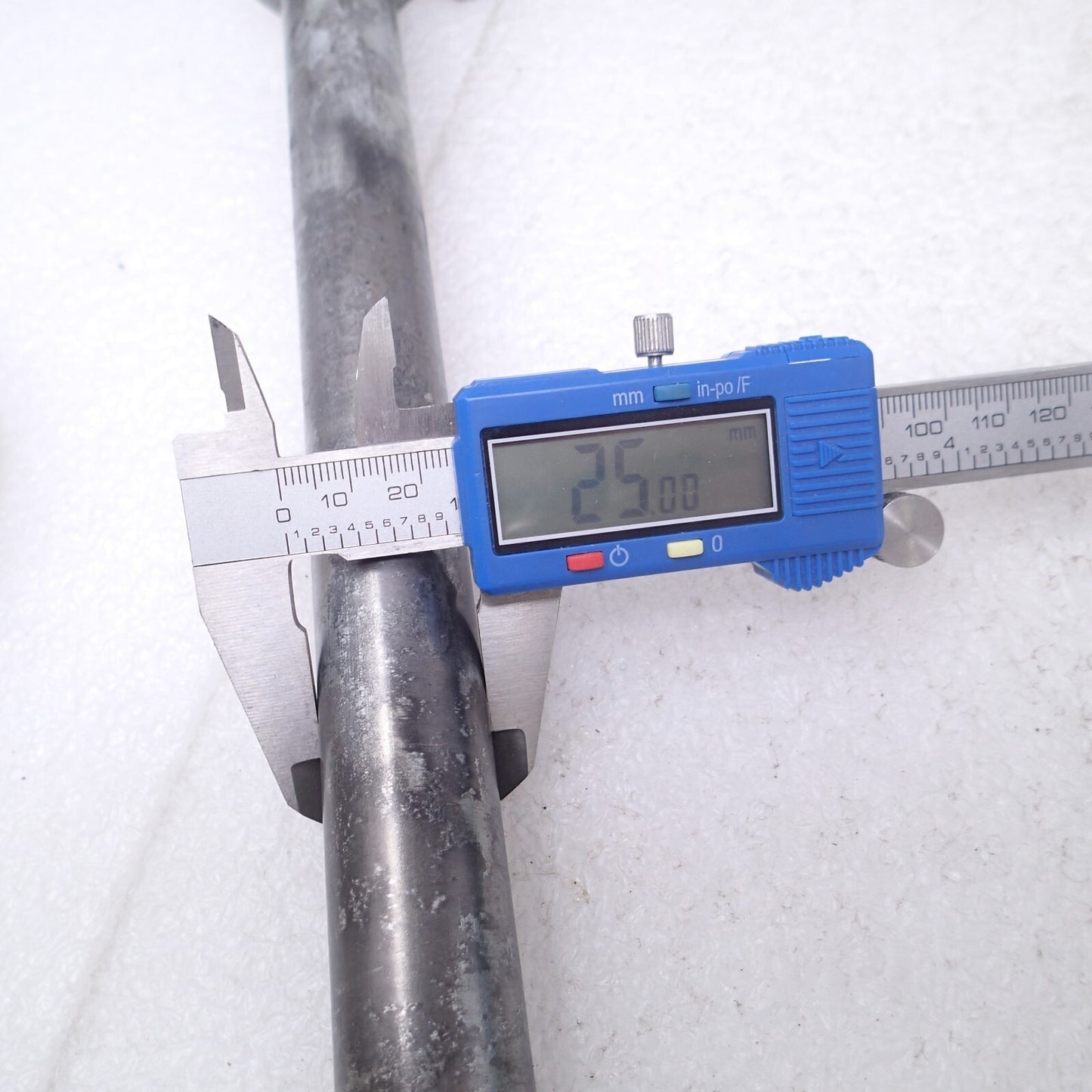 17 Harley Street Glide Touring FLHX OEM Rear Wheel Axle Bolt Shaft 43000002