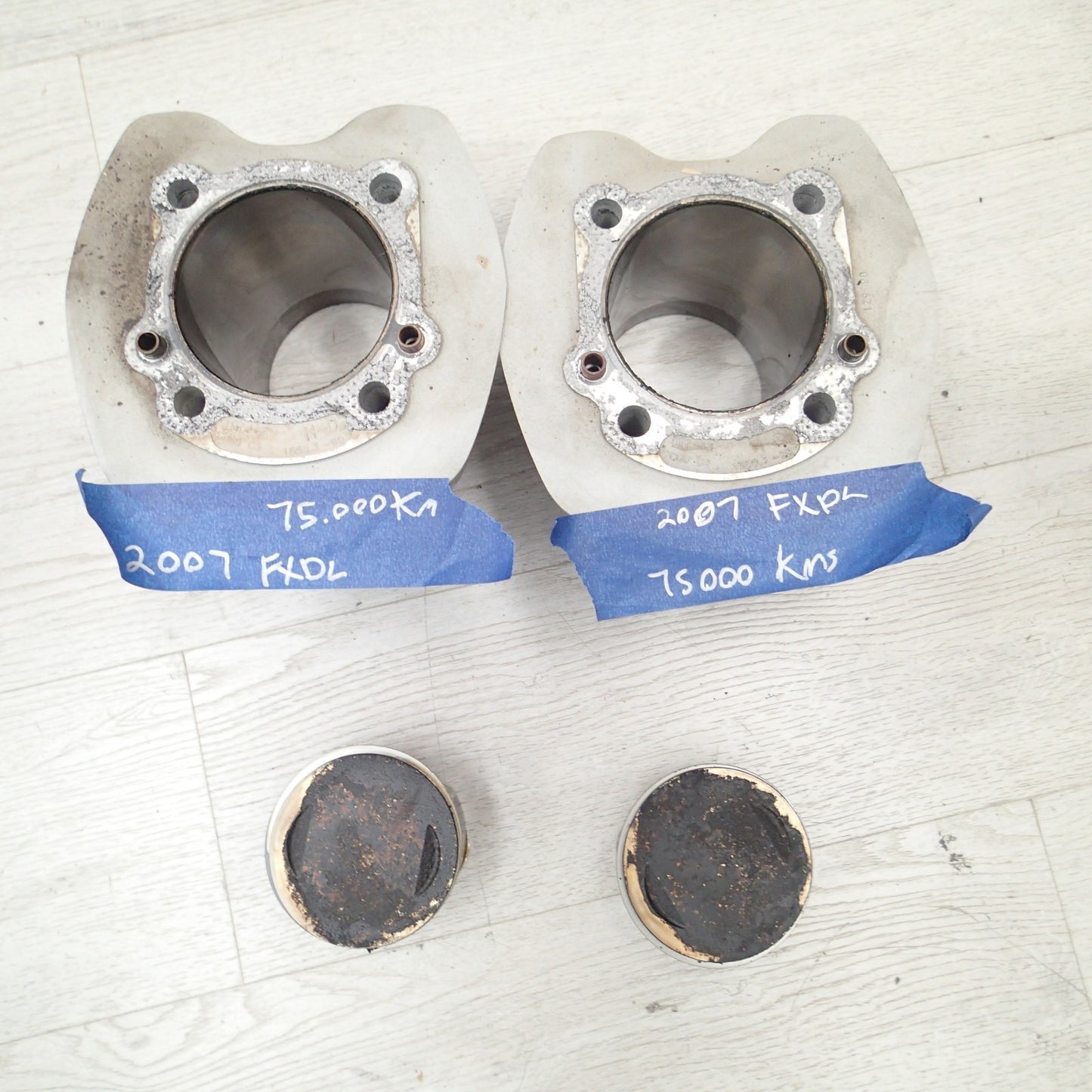 USED GENUINE HARLEY DAVIDSON PAIR OF CYLINDERS 16593-99 + pistons