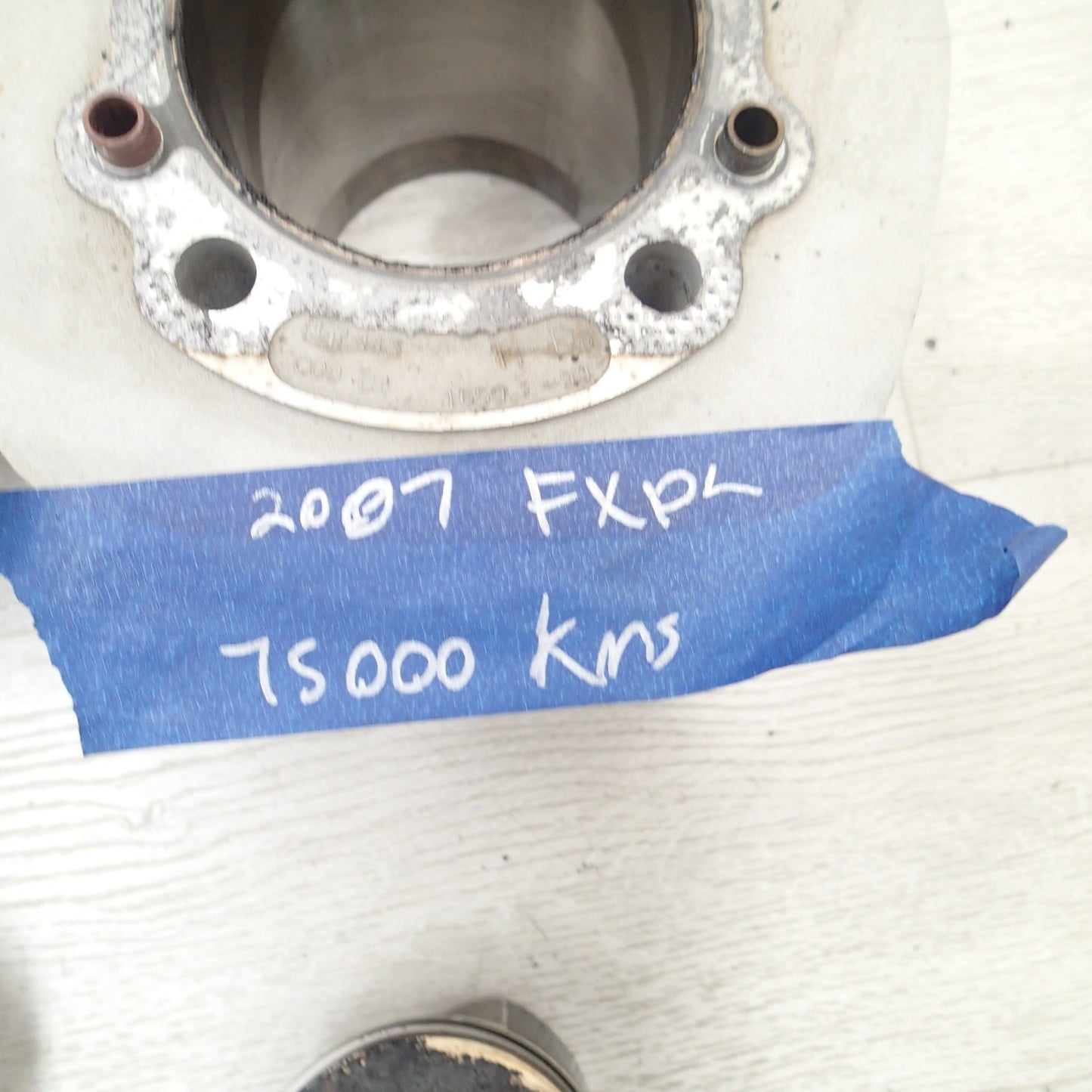 USED GENUINE HARLEY DAVIDSON PAIR OF CYLINDERS 16593-99 + pistons