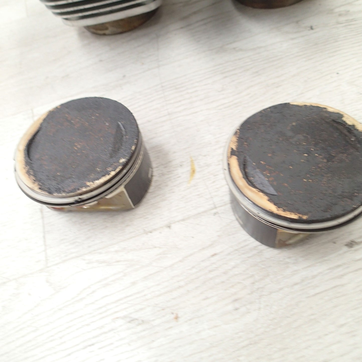 USED GENUINE HARLEY DAVIDSON PAIR OF CYLINDERS 16593-99 + pistons