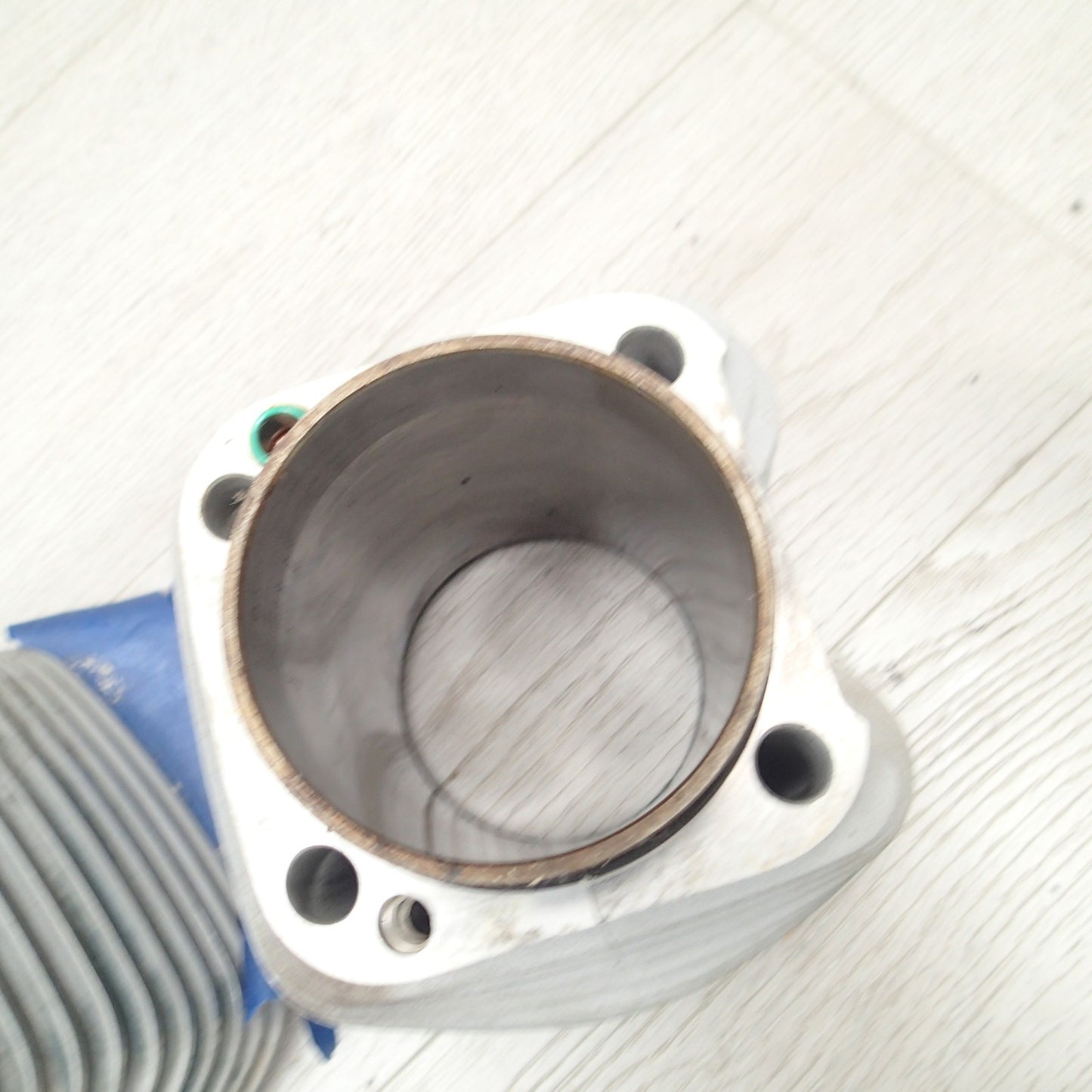 USED GENUINE HARLEY DAVIDSON PAIR OF CYLINDERS 16593-99 + pistons