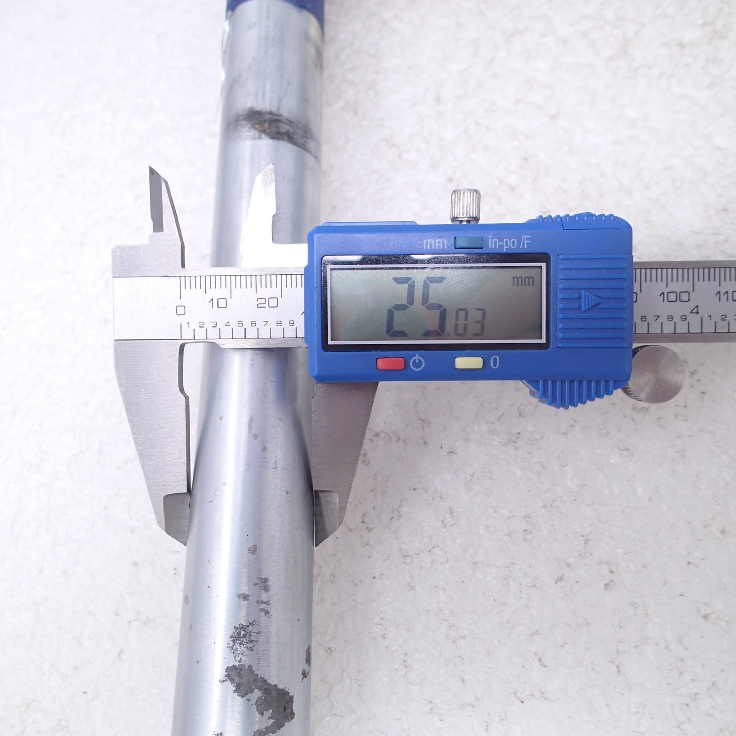 16 Harley Road Glide Touring FLTRXS OEM Rear Wheel Axle Bolt Shaft 43000002