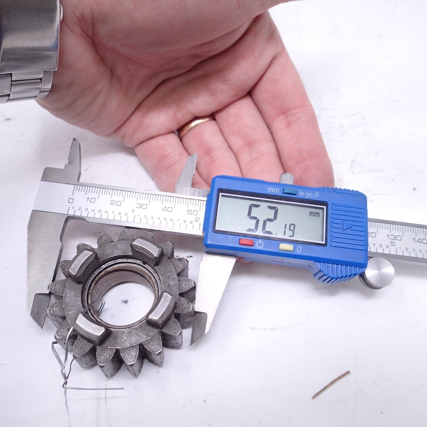 35760-73 COUNTERSHAFT LOW GEAR - 17 T. Harley Sportsters