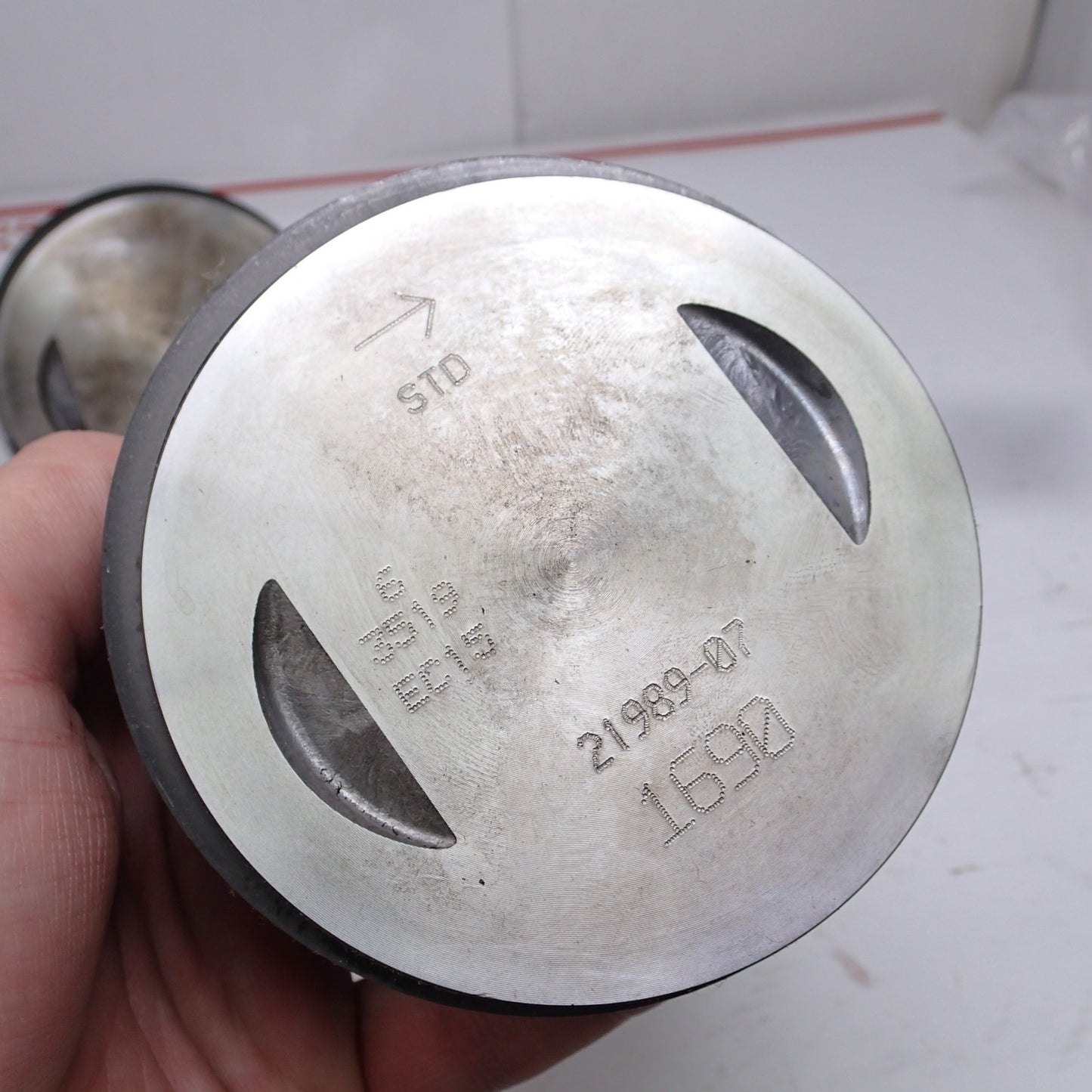 HARLEY DAVIDSON OEM ENGINE MOTOR BLOCK PISTON 21989-07 Set USED