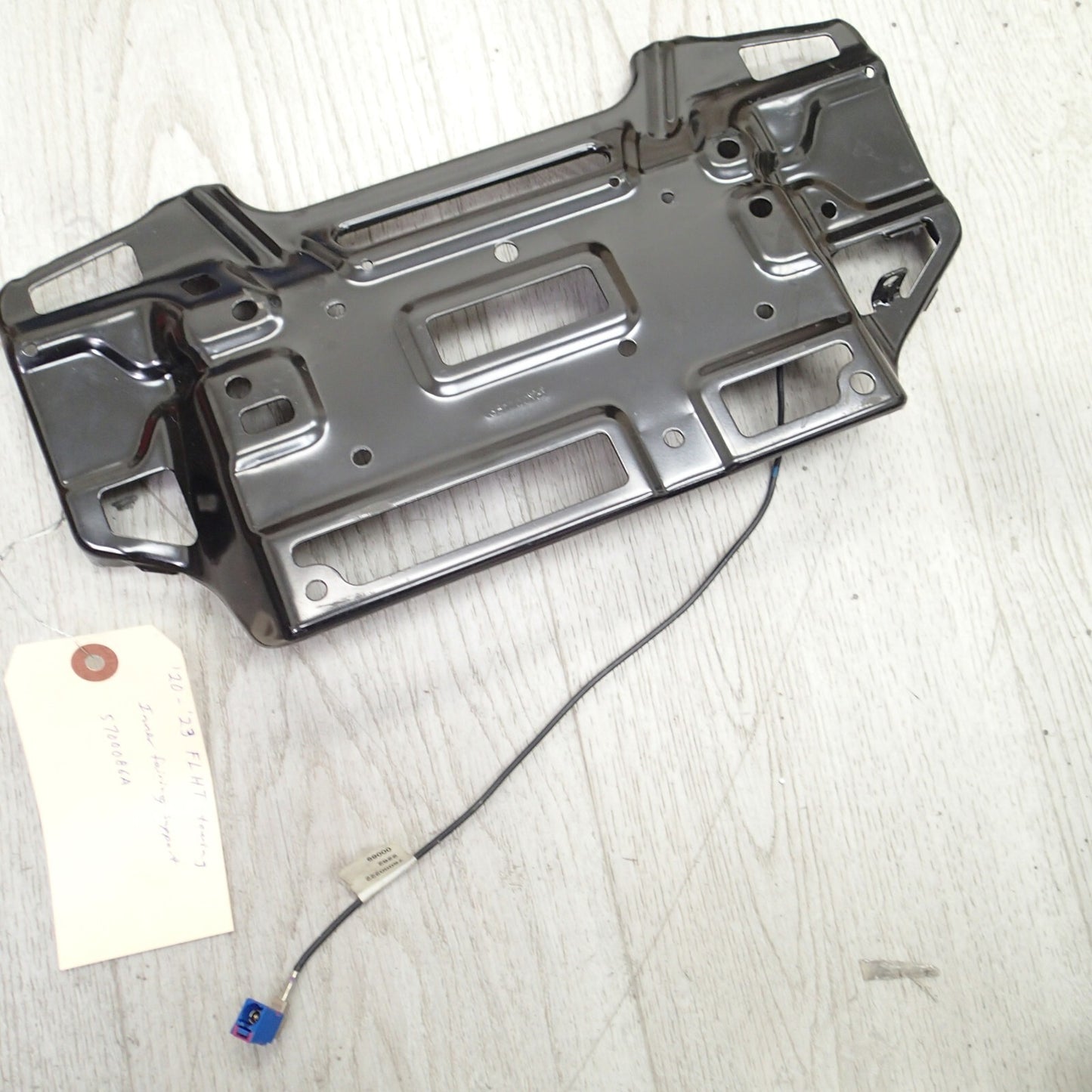 20-24 Harley Davidson Touring Front Fairing Radio Support Bracket + GPS Antenna