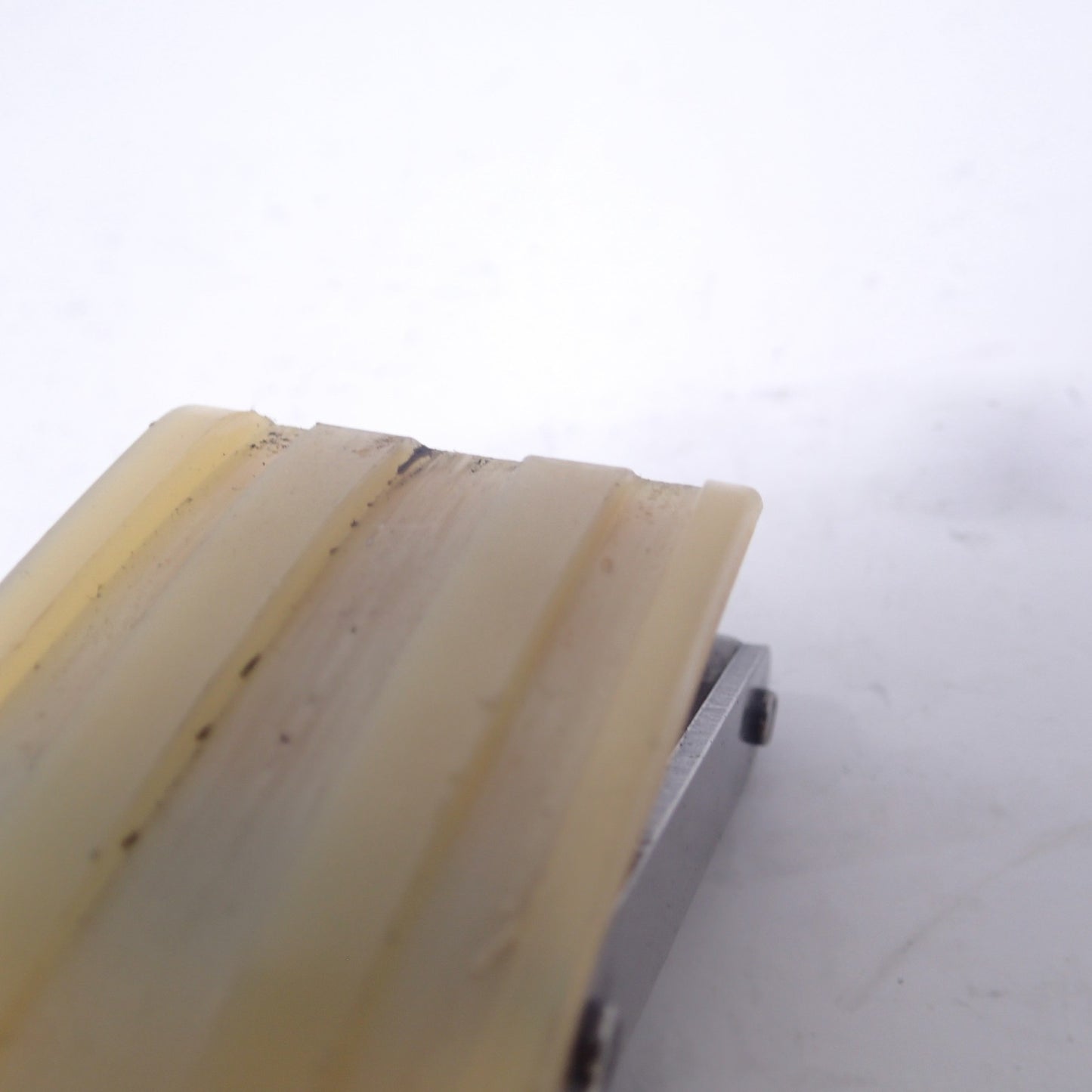 2011 11 Harley FLHTK Ultra Classic Limited Primary Chain Tensioner 39929-06B