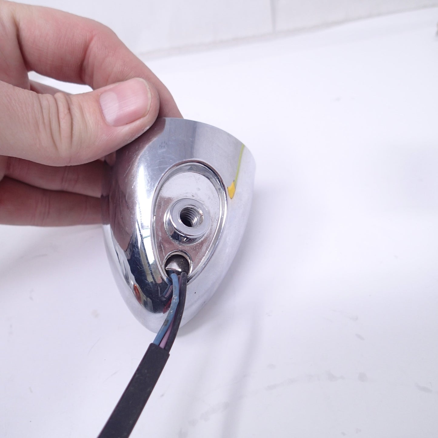 Harley Davidson Turn Signal Rear 2-Wires cable 69360-08 Chrome Housing damaged