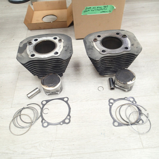 HARLEY 2009 XL Iron 883 Stock Cylinders/pistons 5000 mil