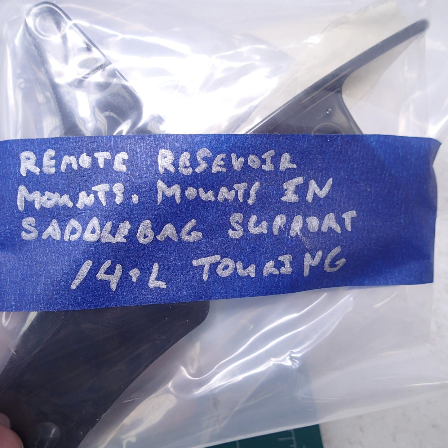 Harley Davidson 2014 Touring Mod REMOTE RESERVOIR MOUNTS SADDLE BAG SUPPORT