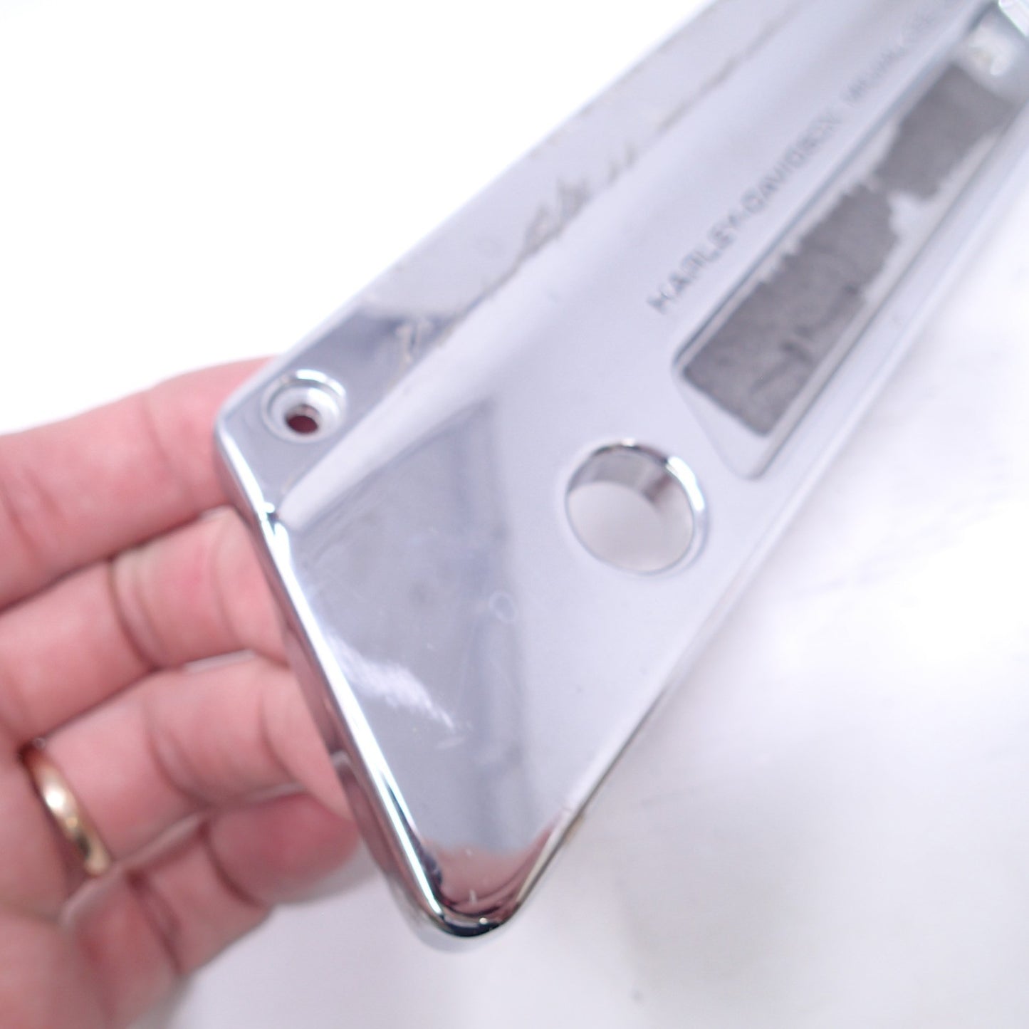 90601-93A Damage 93-2013 HARLEY-DAVIDSON TOURING RIGHT SADDLEBAG LATCH COVER ONE