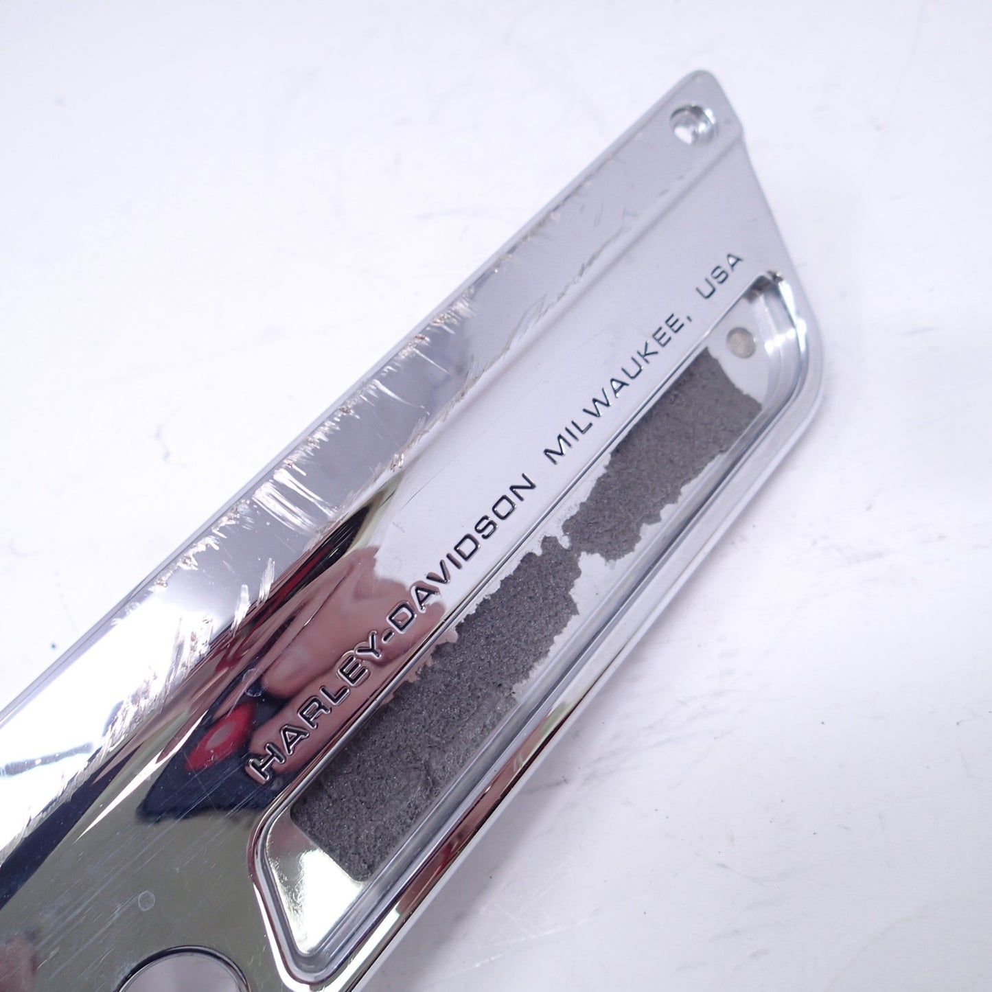 90601-93A Damage 93-2013 HARLEY-DAVIDSON TOURING RIGHT SADDLEBAG LATCH COVER ONE