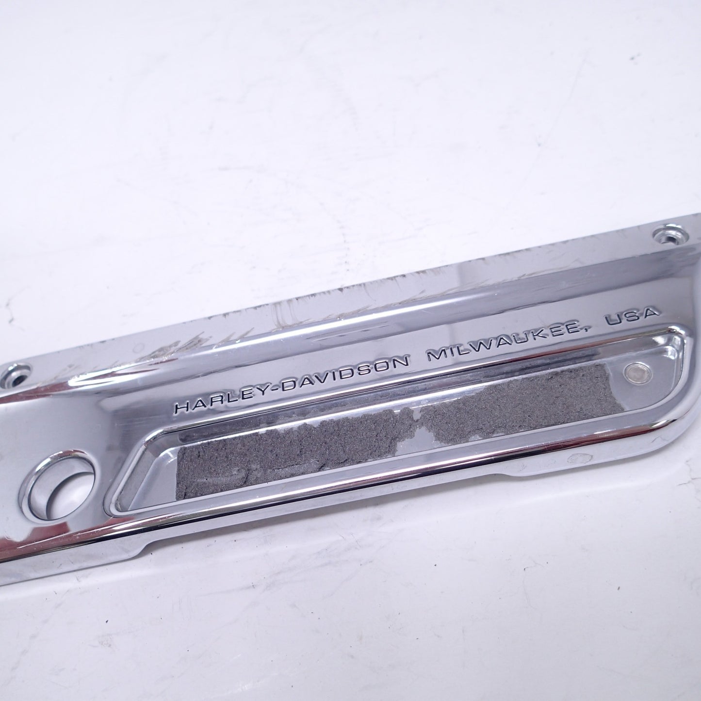 90601-93A Damage 93-2013 HARLEY-DAVIDSON TOURING RIGHT SADDLEBAG LATCH COVER ONE