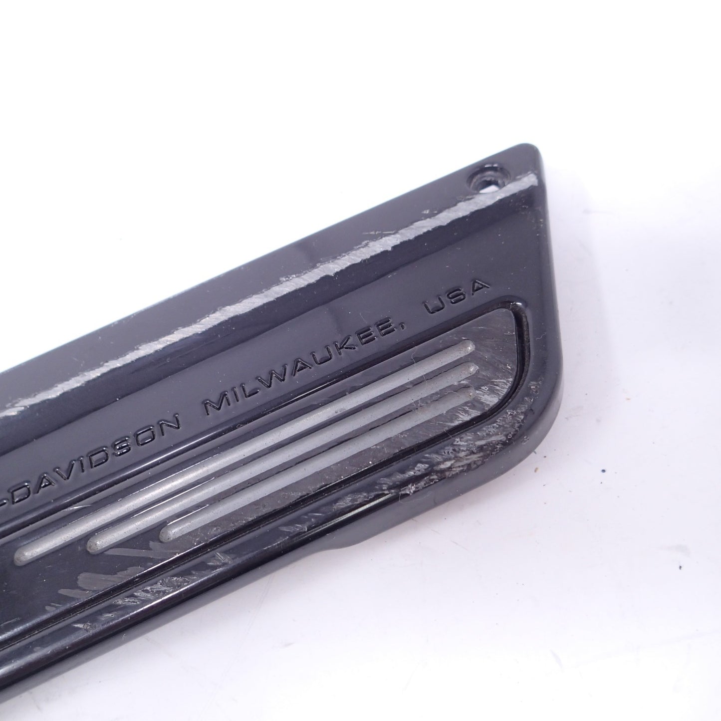 90601-93A Damage 93-2013 HARLEY-DAVIDSON TOURING RIGHT SADDLEBAG LATCH COVER ONE