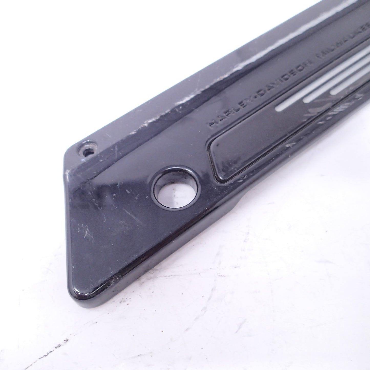 90601-93A Damage 93-2013 HARLEY-DAVIDSON TOURING RIGHT SADDLEBAG LATCH COVER ONE