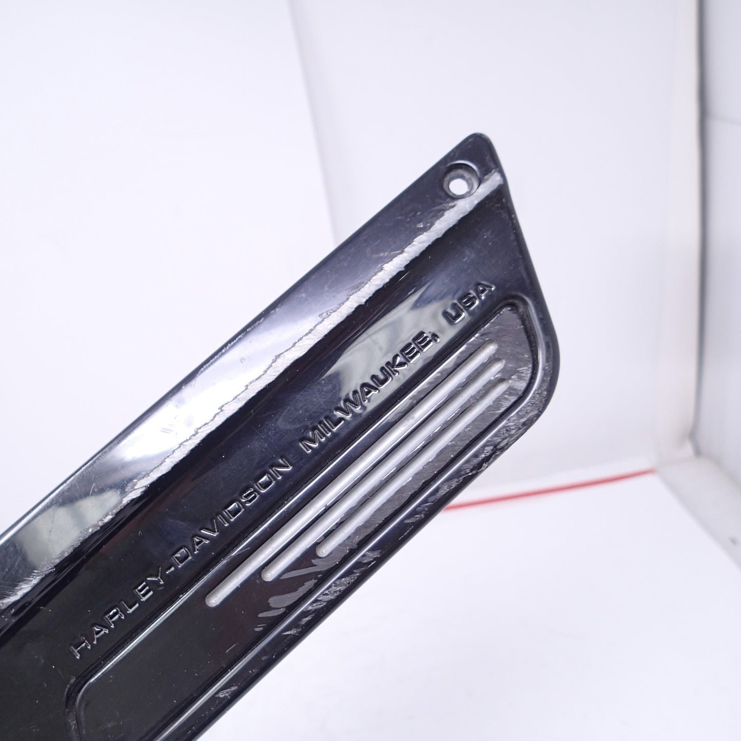 90601-93A Damage 93-2013 HARLEY-DAVIDSON TOURING RIGHT SADDLEBAG LATCH COVER ONE