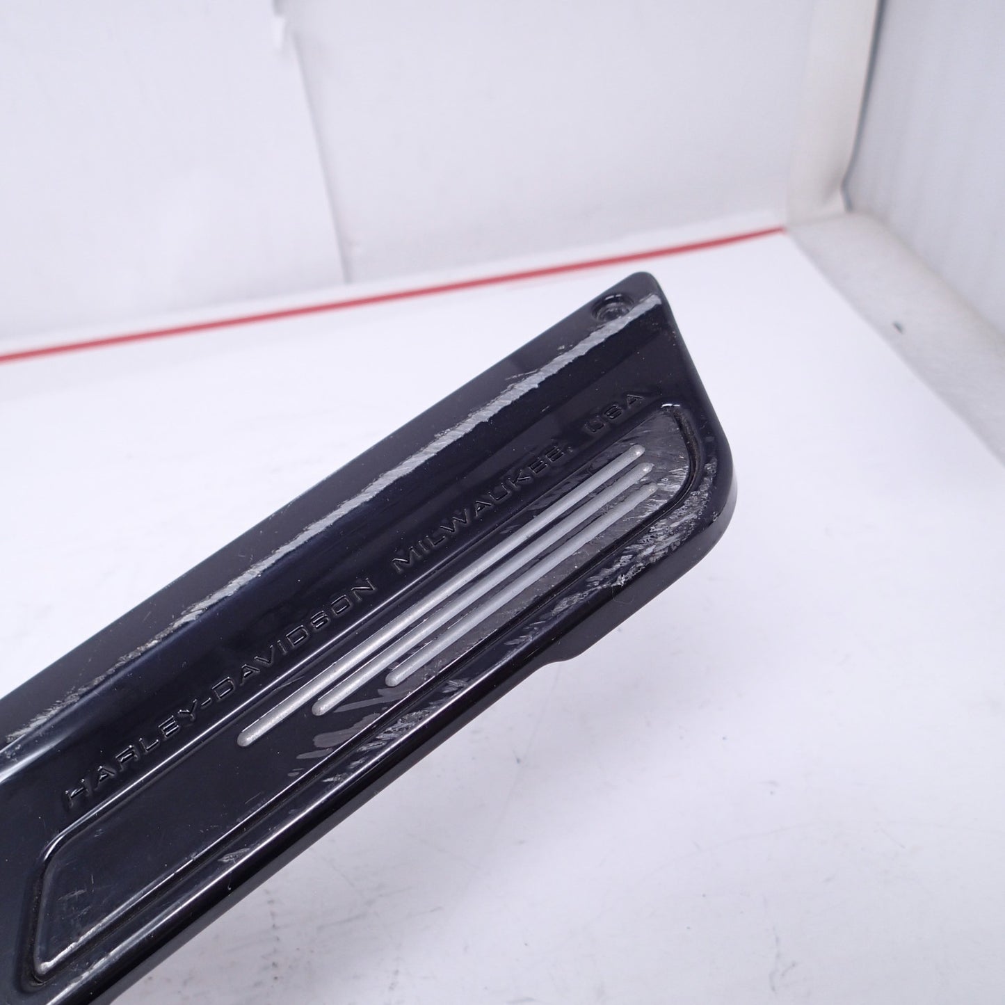 90601-93A Damage 93-2013 HARLEY-DAVIDSON TOURING RIGHT SADDLEBAG LATCH COVER ONE