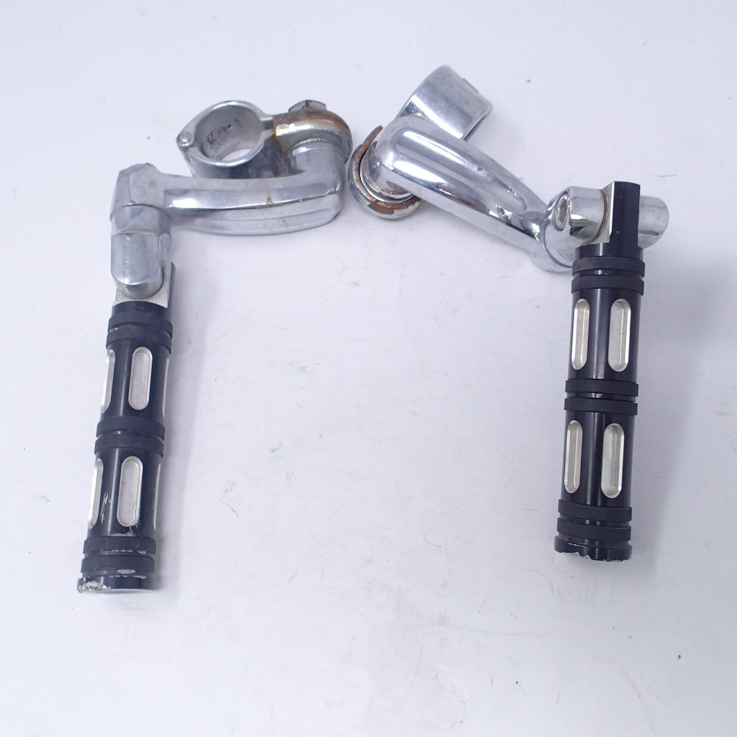 HARLEY DAVIDSON ADJUSTABLE MOUNTS CHROME CNC Billet Edge Cut Foot Pegs 50500030