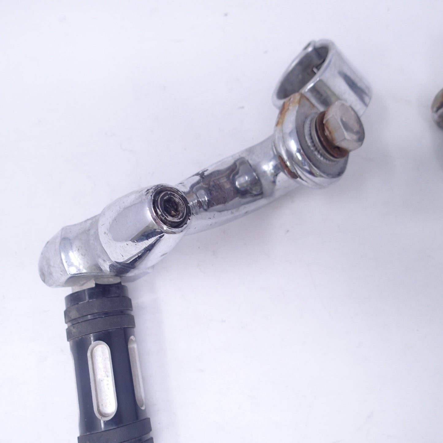 HARLEY DAVIDSON ADJUSTABLE MOUNTS CHROME CNC Billet Edge Cut Foot Pegs 50500030