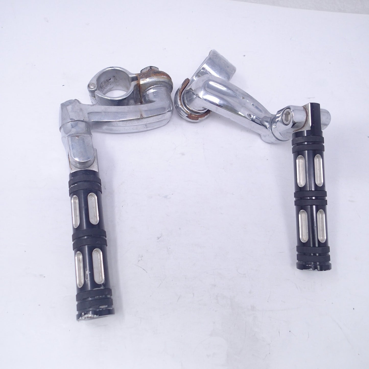 HARLEY DAVIDSON ADJUSTABLE MOUNTS CHROME CNC Billet Edge Cut Foot Pegs 50500030