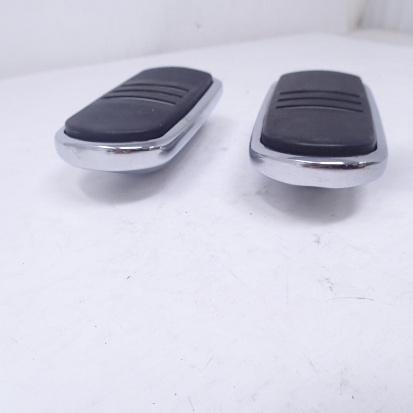 HARLEY DAVIDSON GENUINE STREAMLINER FOOTPEGS 50211-04 PAIR USED