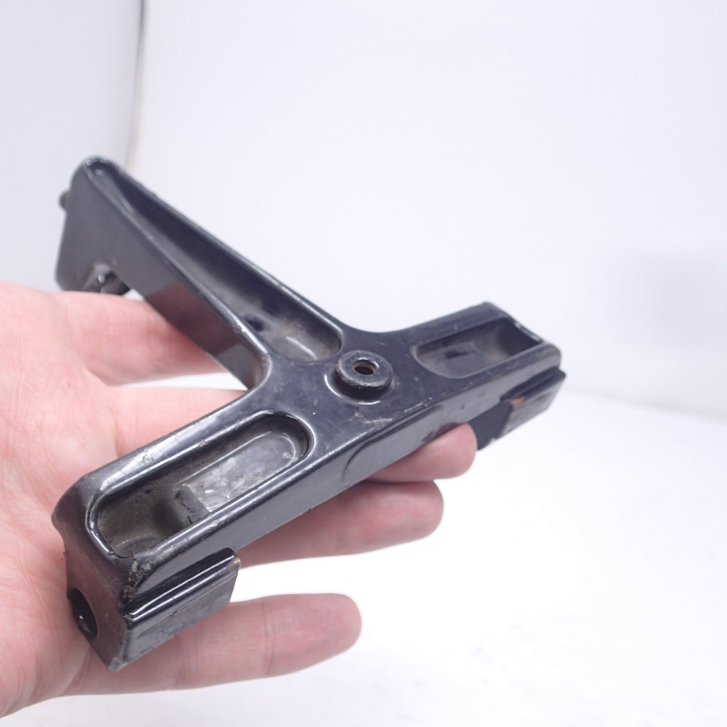 Harley-Davidson OEM 93-99 FLH FLT Floor Board Support 52719-93 used SINGLE