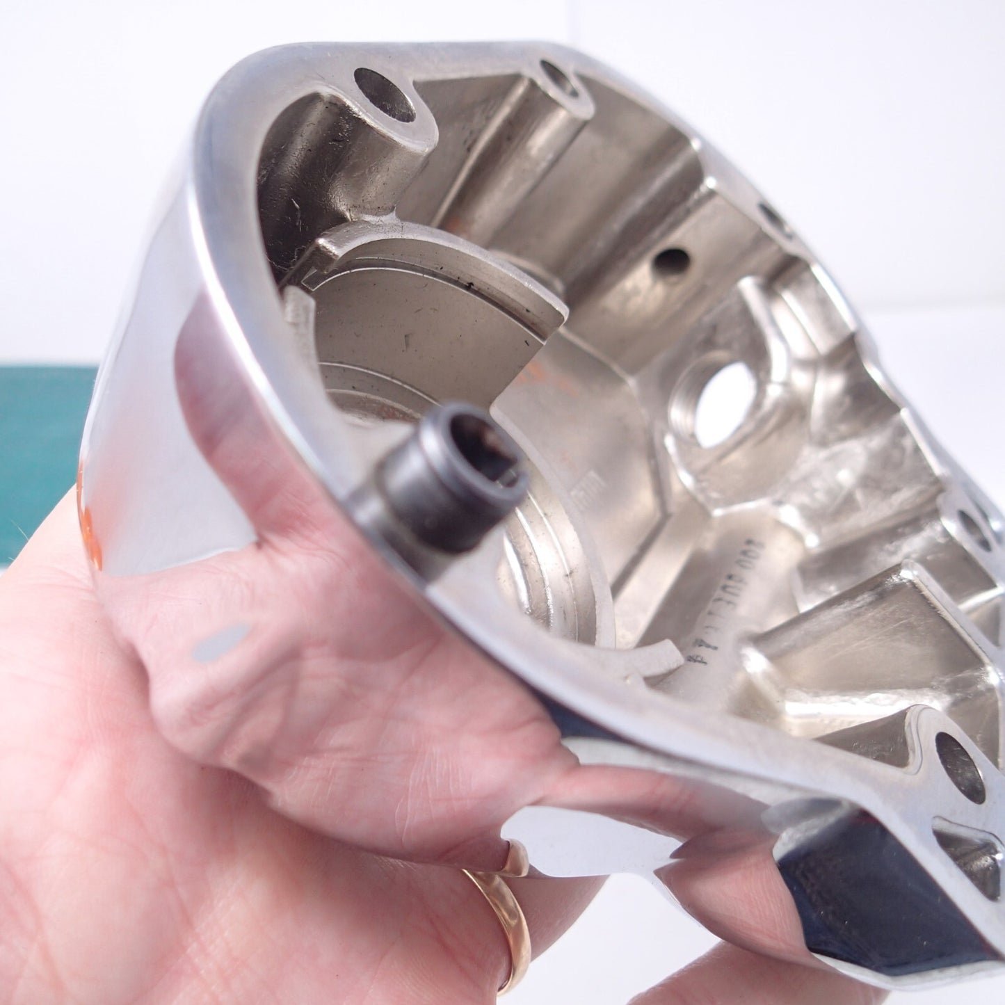 CHROME HARLEY BT TRANSMISSION  COVER SMOOTH 37105-99