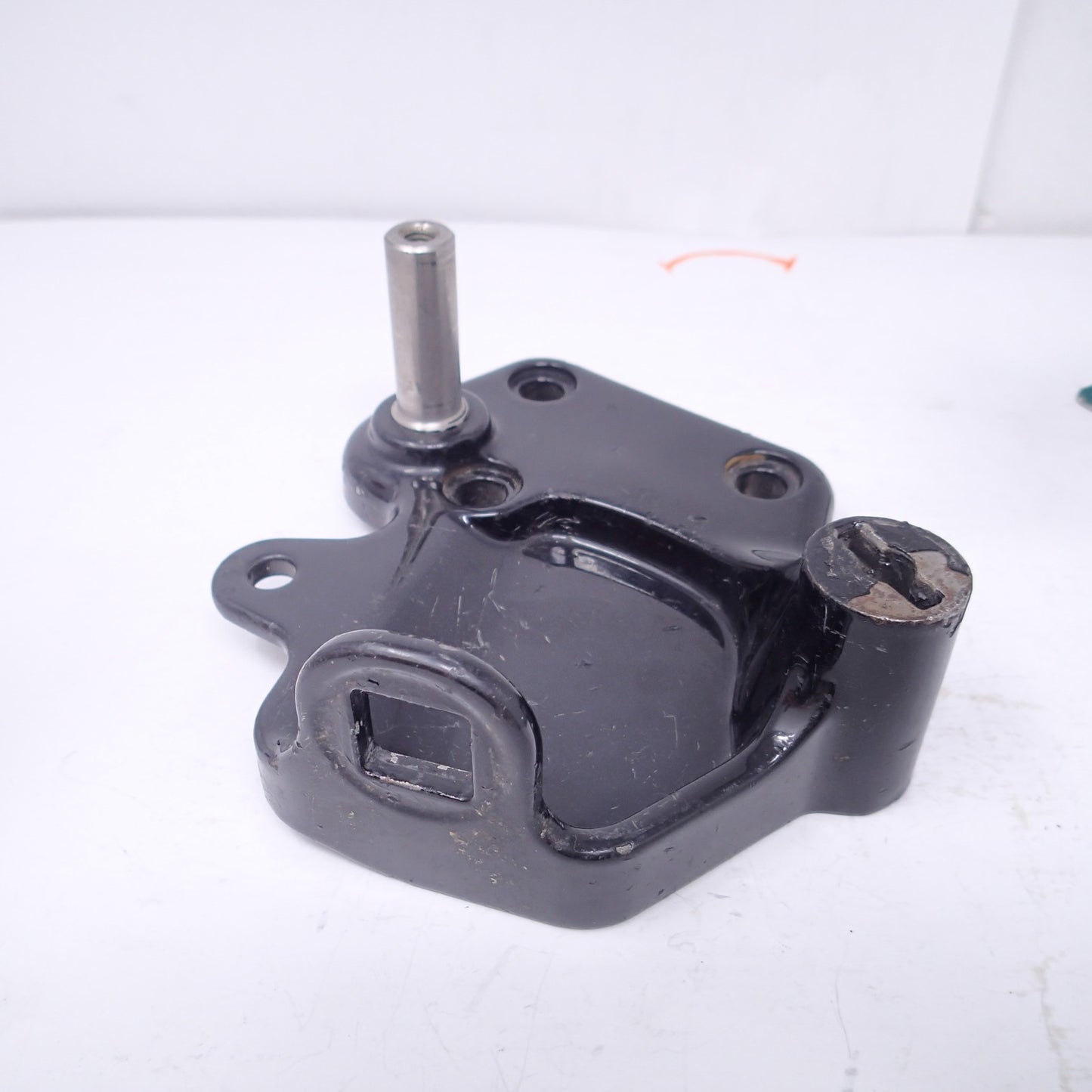 Harley BRACKET BRAKE LEVER & FOOTREST Right Footpeg Mount Bracket 42507-00