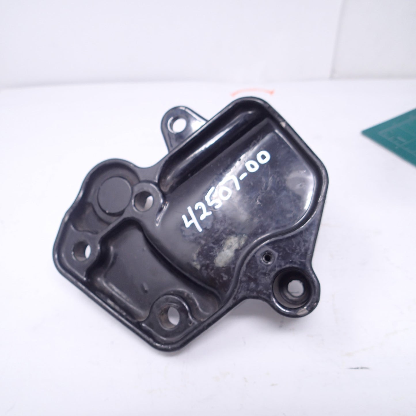 Harley BRACKET BRAKE LEVER & FOOTREST Right Footpeg Mount Bracket 42507-00