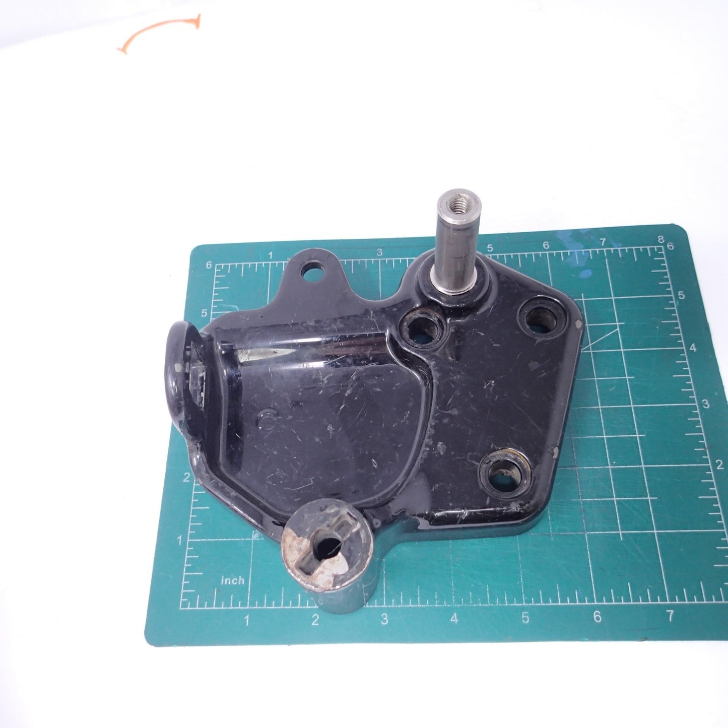 Harley BRACKET BRAKE LEVER & FOOTREST Right Footpeg Mount Bracket 42507-00