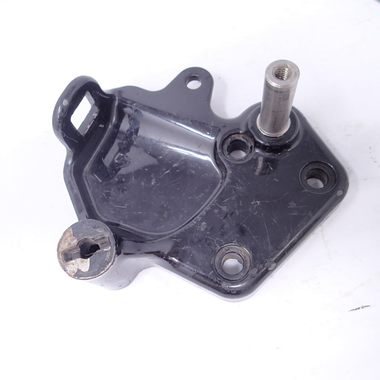 Harley BRACKET BRAKE LEVER & FOOTREST Right Footpeg Mount Bracket 42507-00