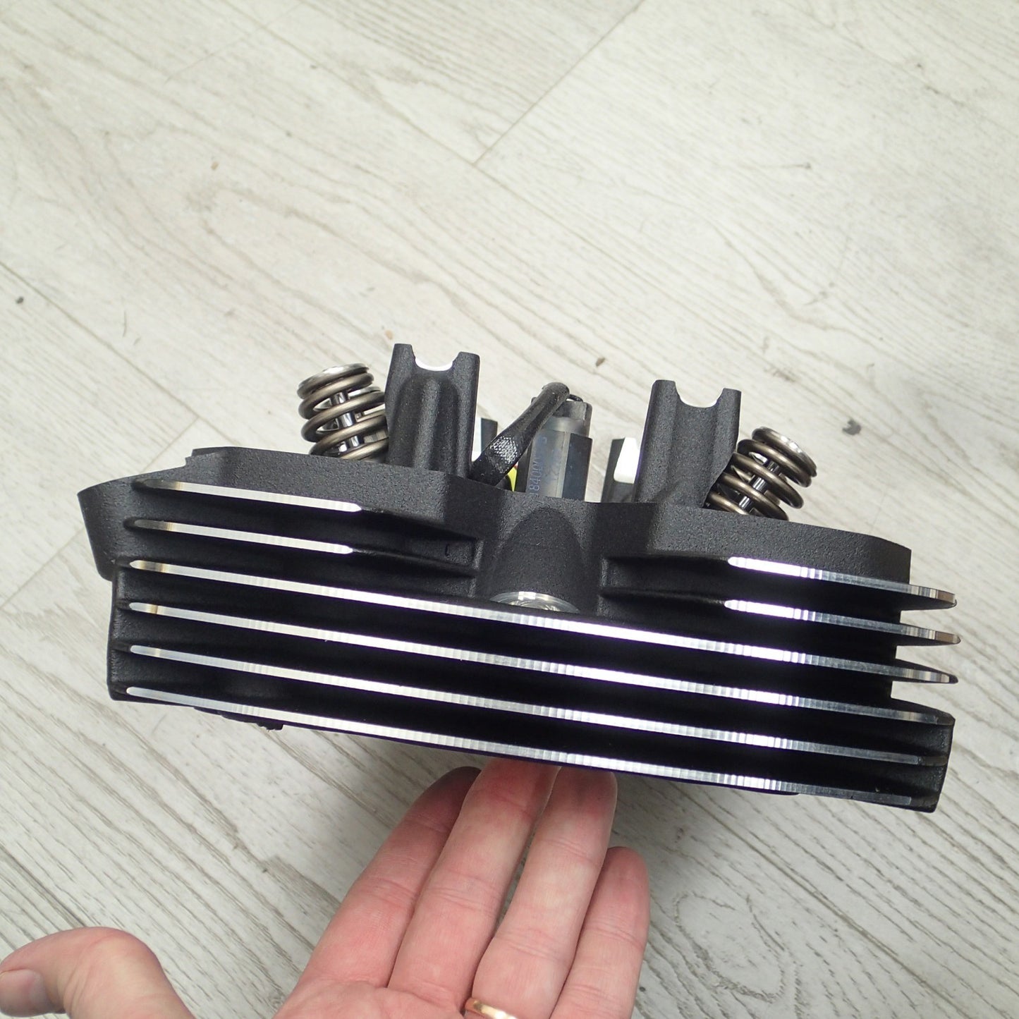 oem Harley 16500404 Rear Oil Cooled Black Cylinder Head 17-23 M8 Touring Softail