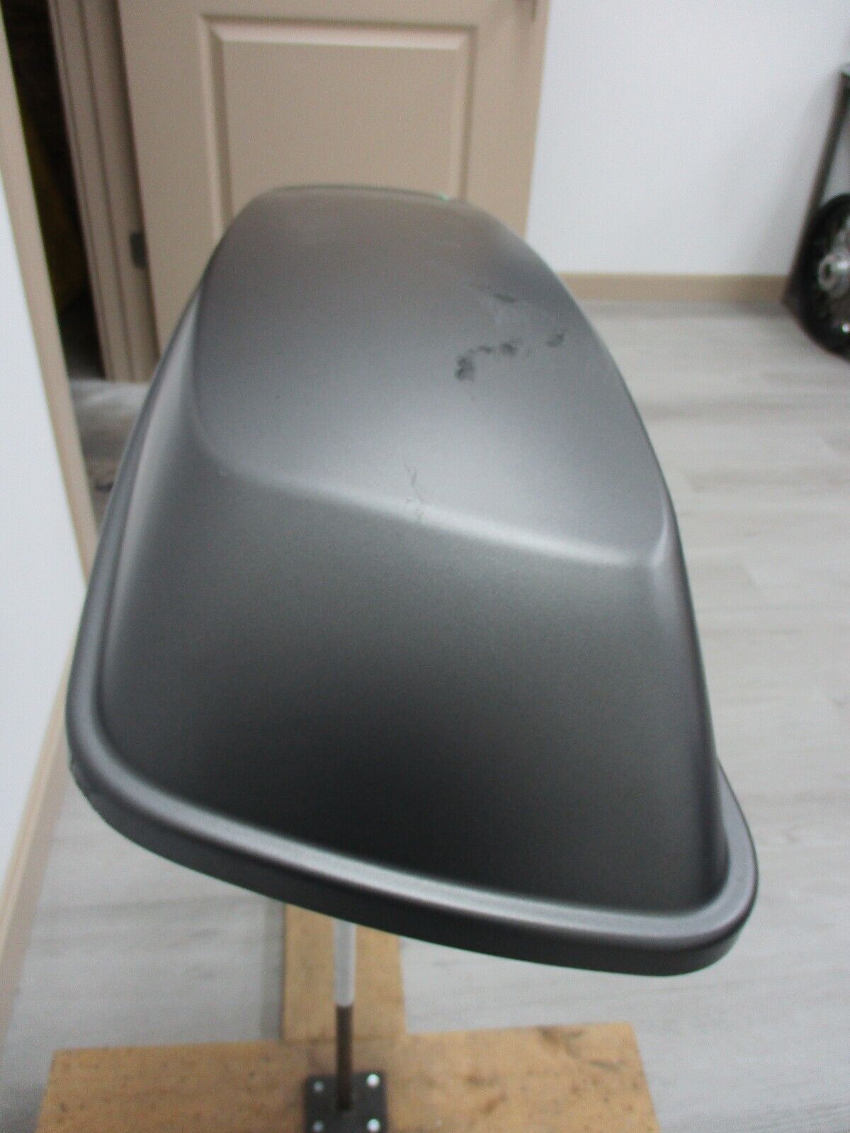 Harley Davidson OEM  Saddlebag Lid  GRAY  90200411   2014 and LATER