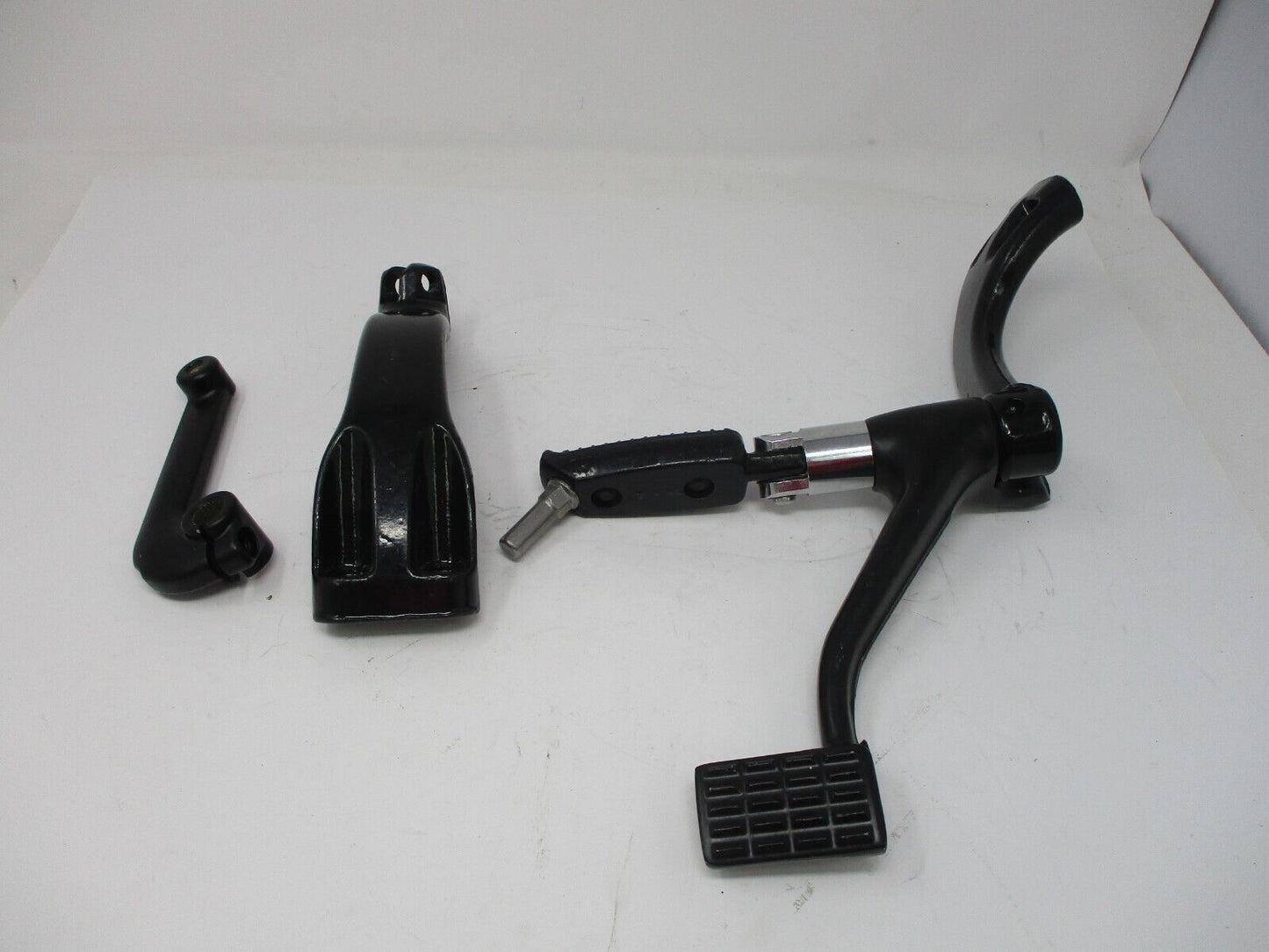 Harley-Davidson Black Mid Control Foot Peg Brake Pedal Kit 42972-04