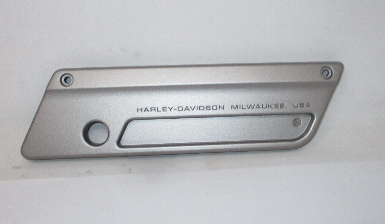 Harley-Davidson Saddlebag Right Faceplate 90853-07CHH