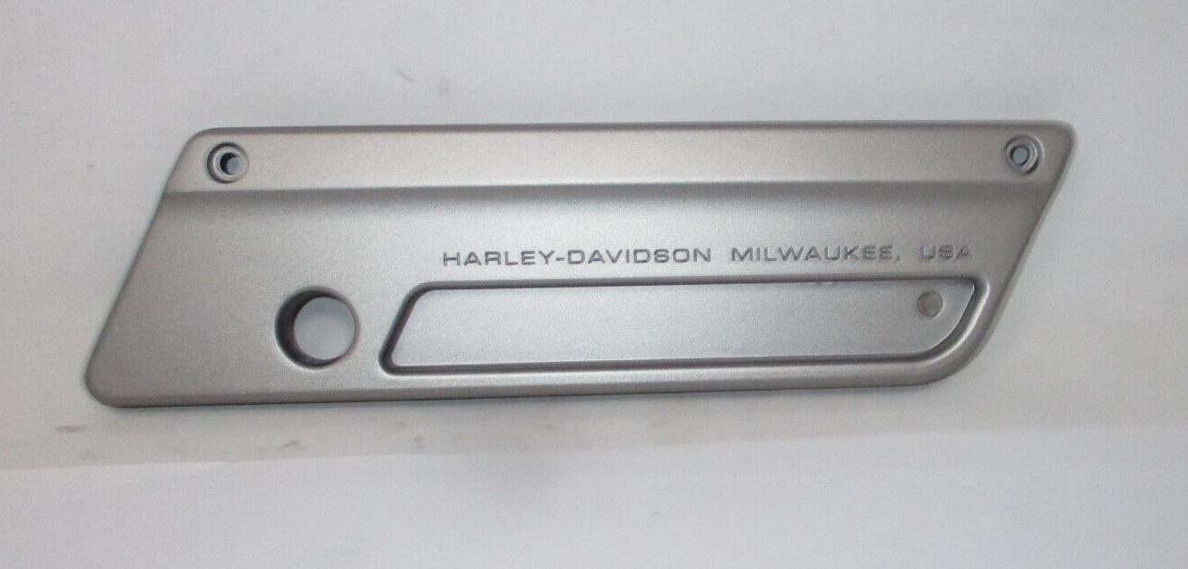 Harley-Davidson Saddlebag Right Faceplate 90853-07CHH