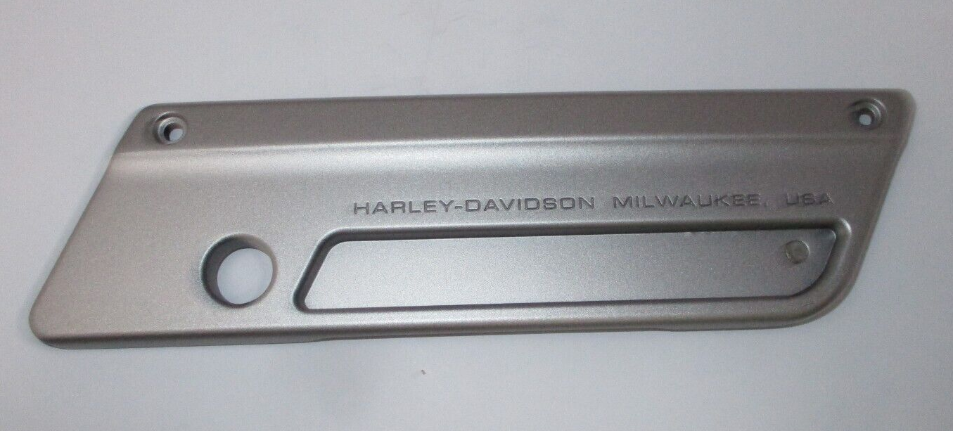 Harley-Davidson Saddlebag Right Faceplate 90853-07CHH