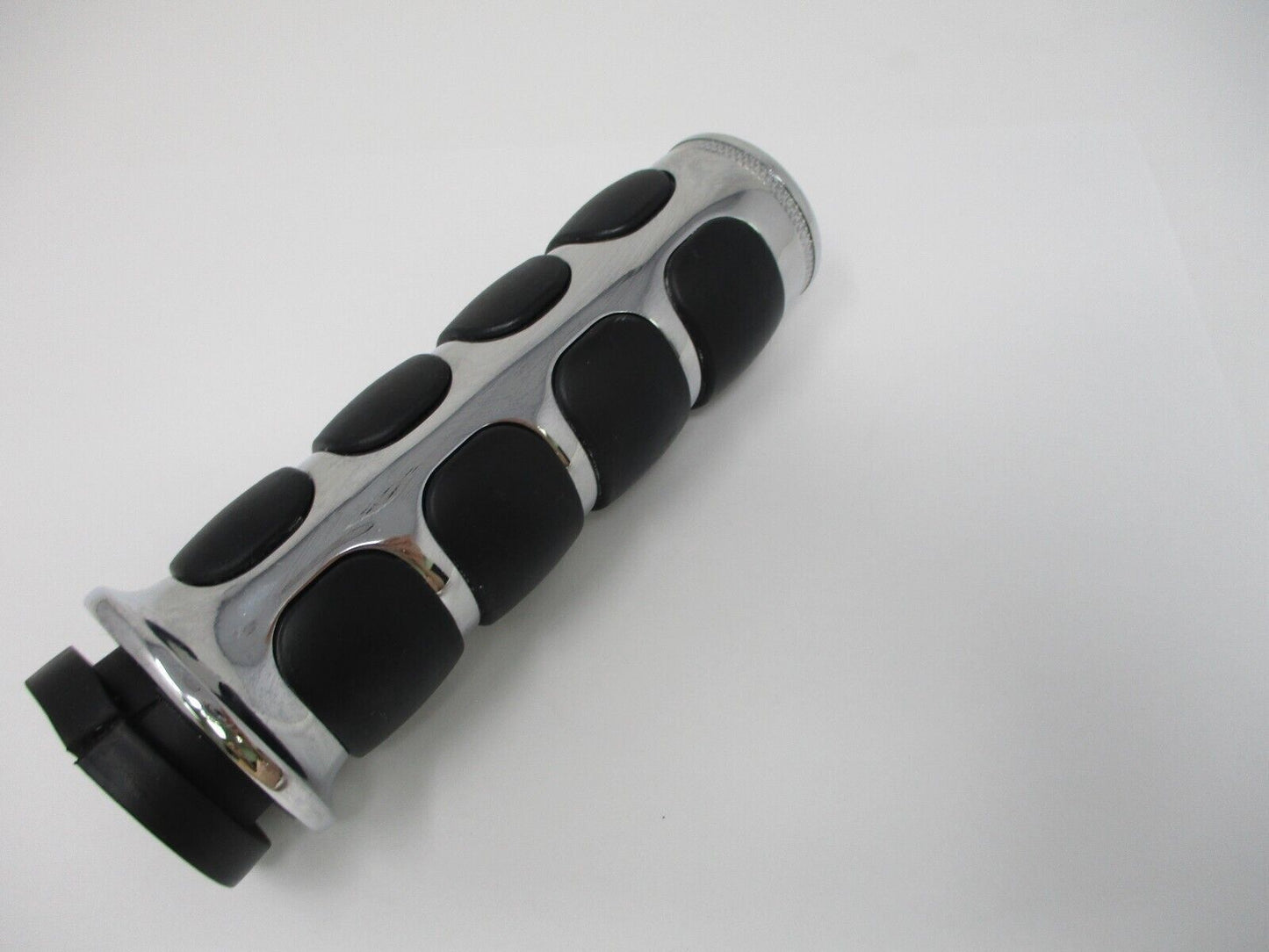 Kuryakyn ISO Chrome Left Grip from kit 6205