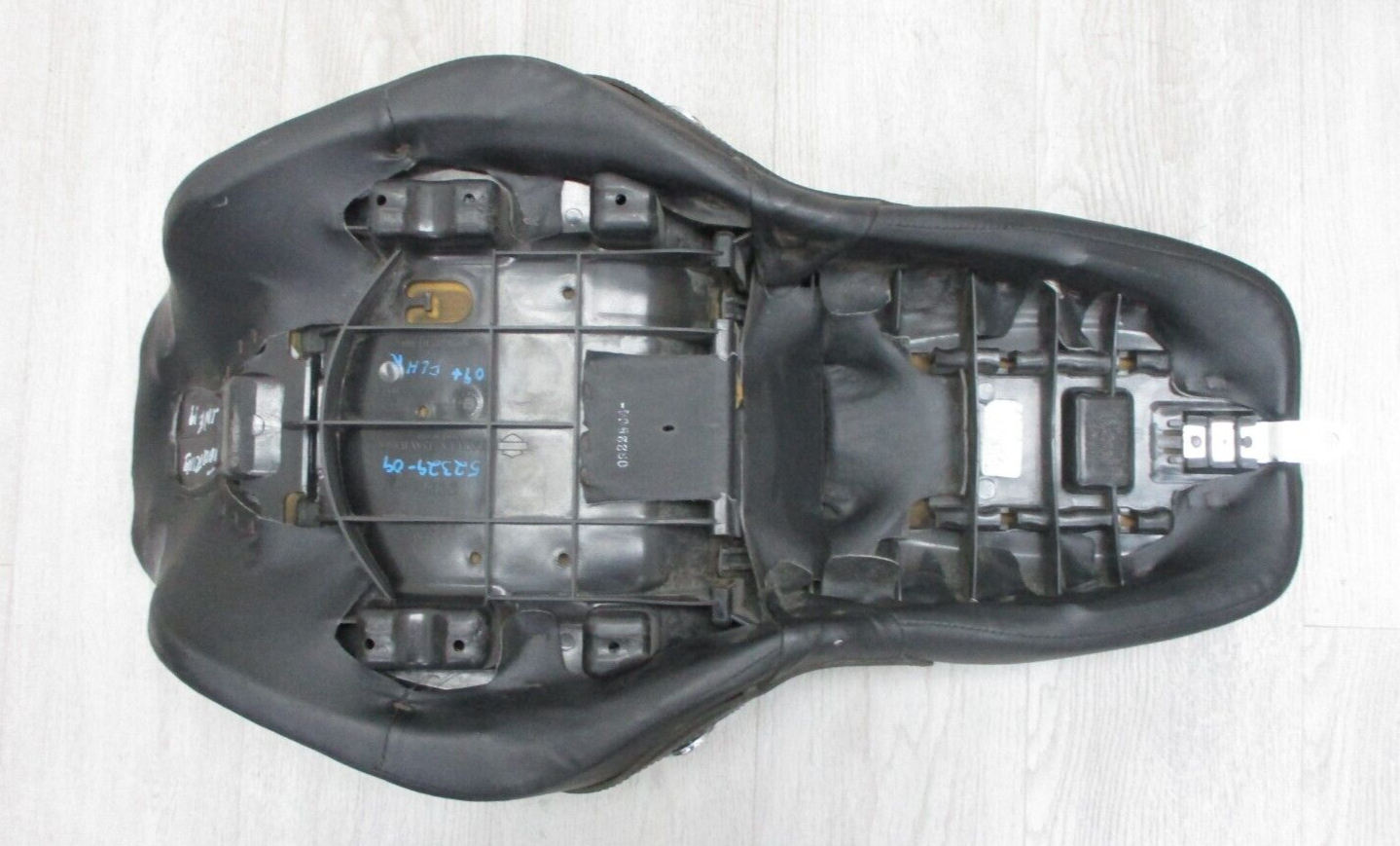 Harley-Davidson FLHRC '09-'10 Seat 52329-09/B