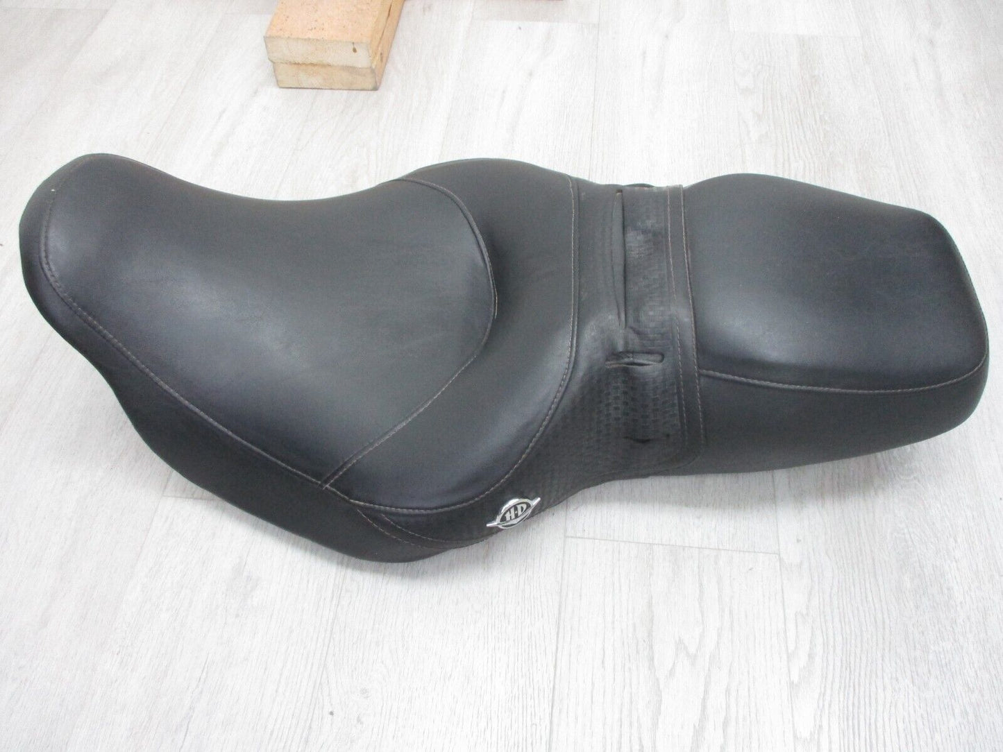 Harley-Davidson FLHRC '09-'10 Seat 52329-09/B