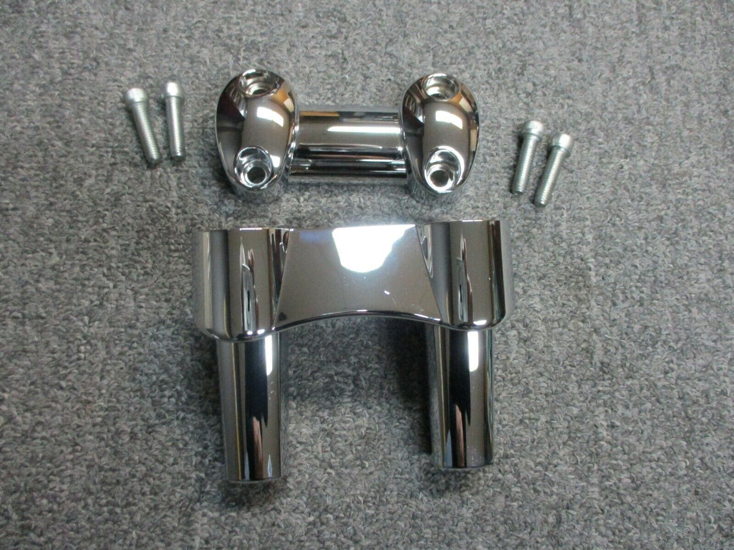 Harley Davidson OEM Risers With Top Clamp 55883-10 DYNA, Softail 1.25 Inch Bars
