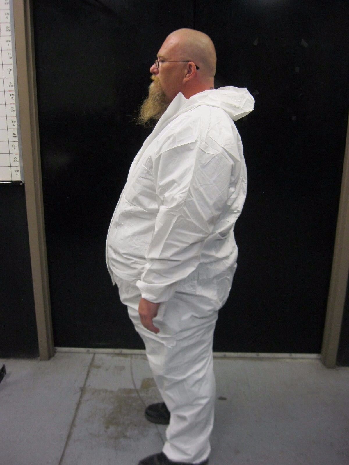 1 WHITE ENVIRONMENTAL PERSONAL PROTECTION / PAINT SUIT WITH HOOD SIZE 4 XL