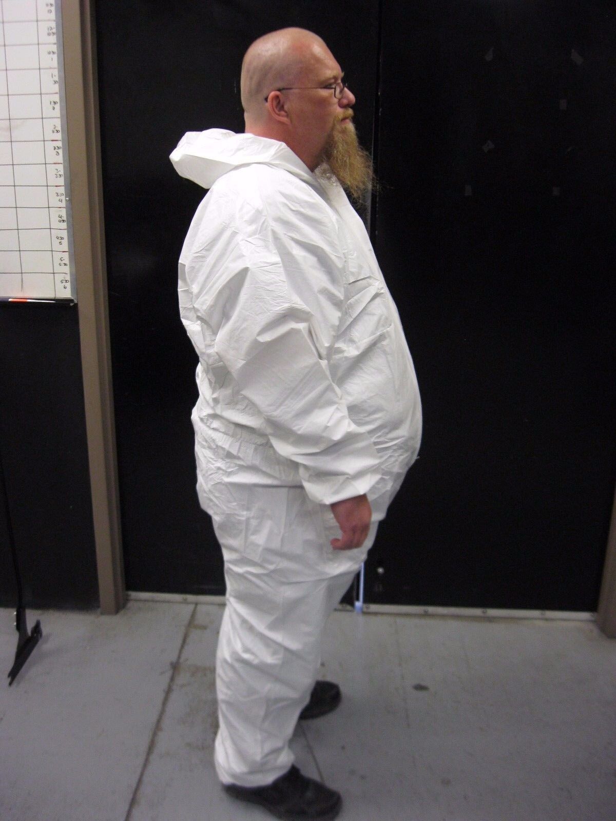 1 WHITE ENVIRONMENTAL PERSONAL PROTECTION / PAINT SUIT WITH HOOD SIZE 4 XL