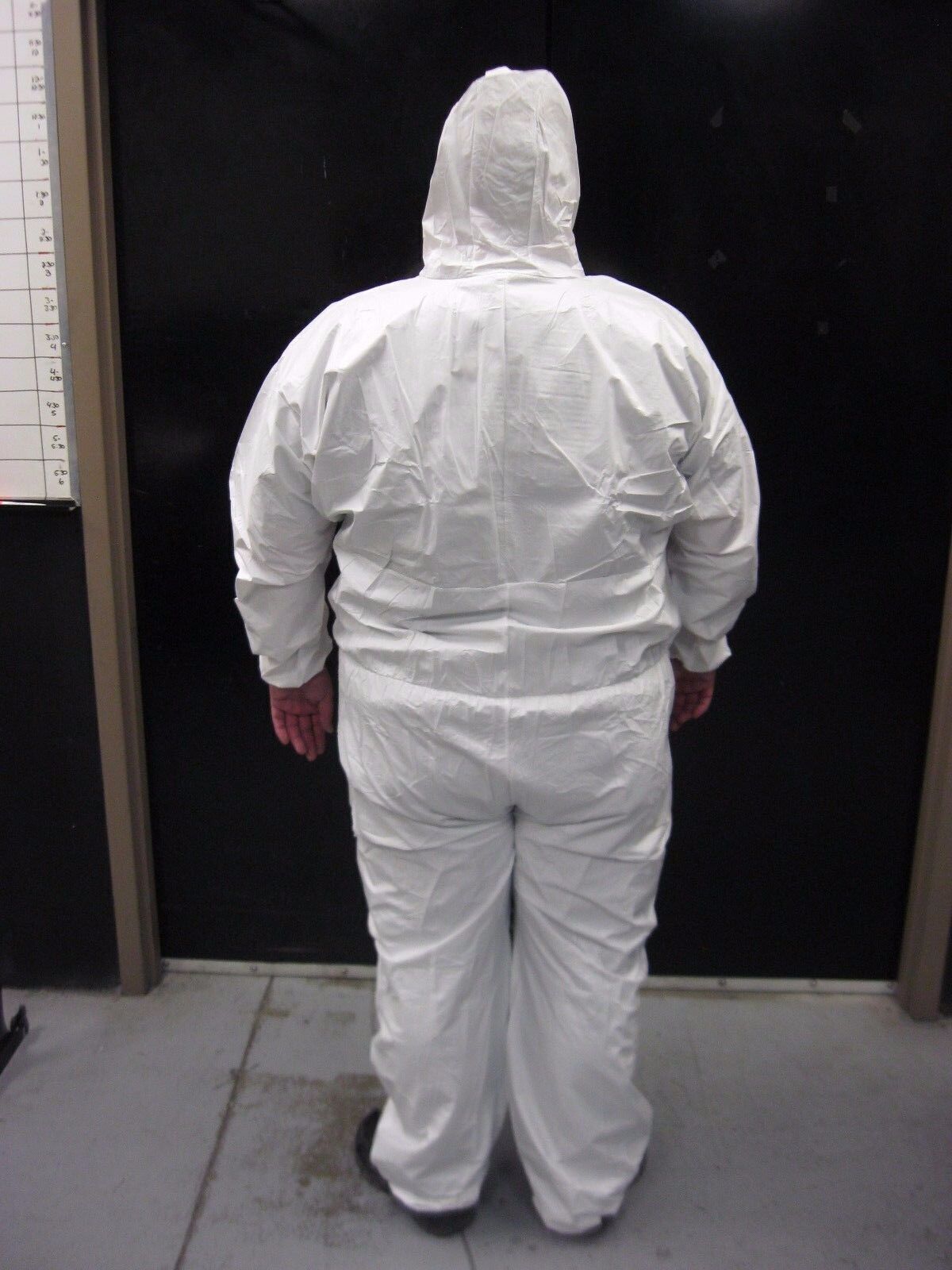 1 WHITE ENVIRONMENTAL PERSONAL PROTECTION / PAINT SUIT WITH HOOD SIZE 4 XL