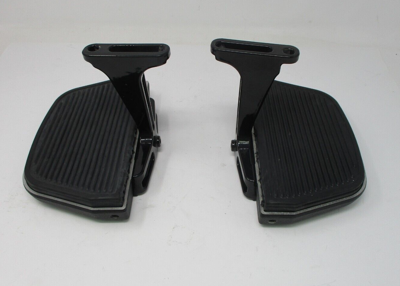 Harley-Davidson Passenger Footboard and Mount Kit '10-later 50613-91A