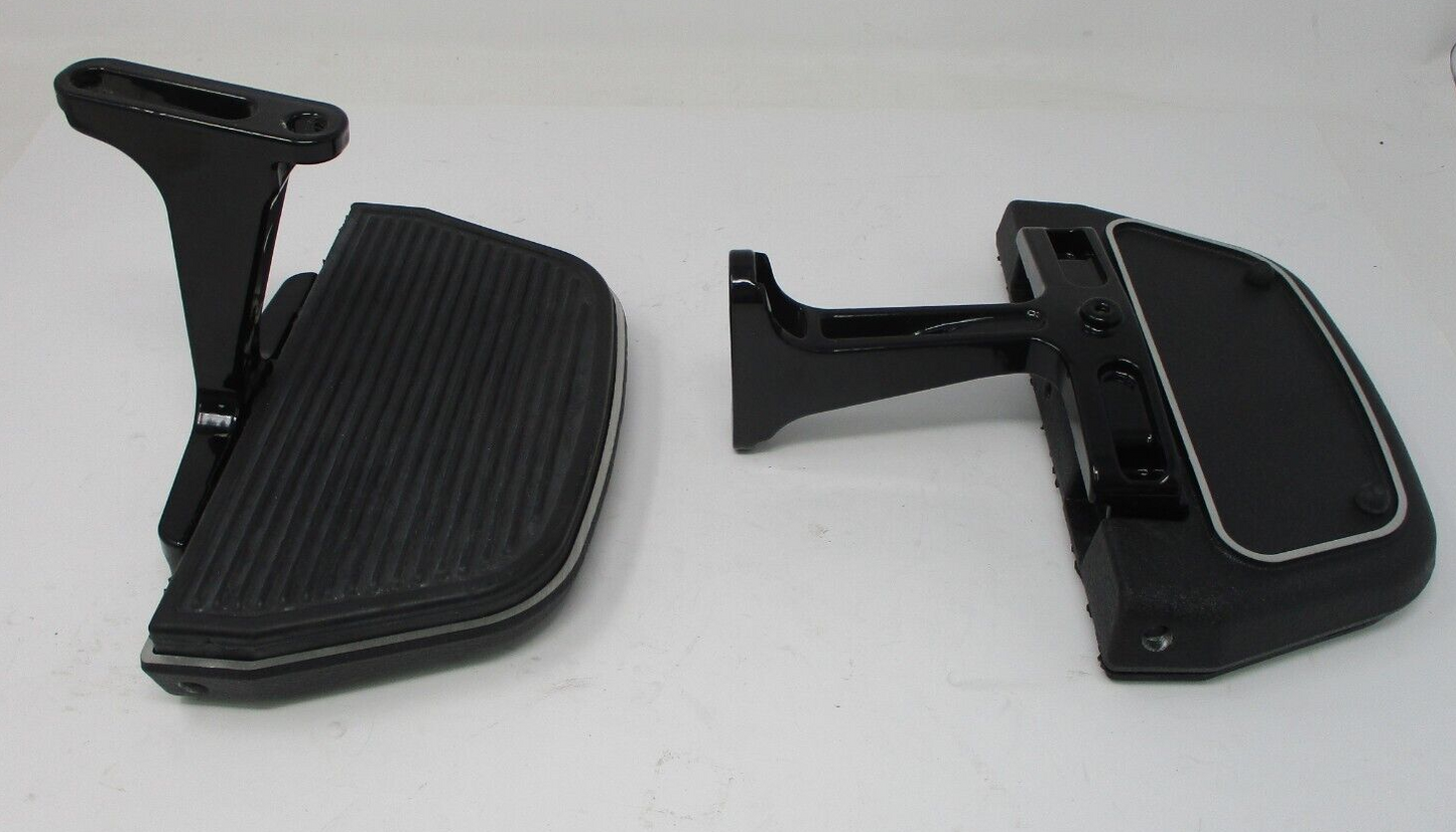 Harley-Davidson Passenger Footboard and Mount Kit '10-later 50613-91A