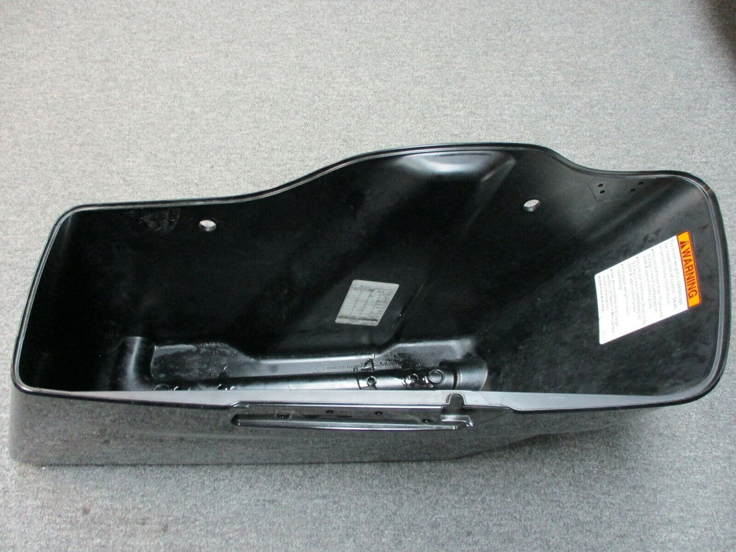 Harley Davidson OEM RH Gloss Black Saddle Bag 14-19 Touring 90200412