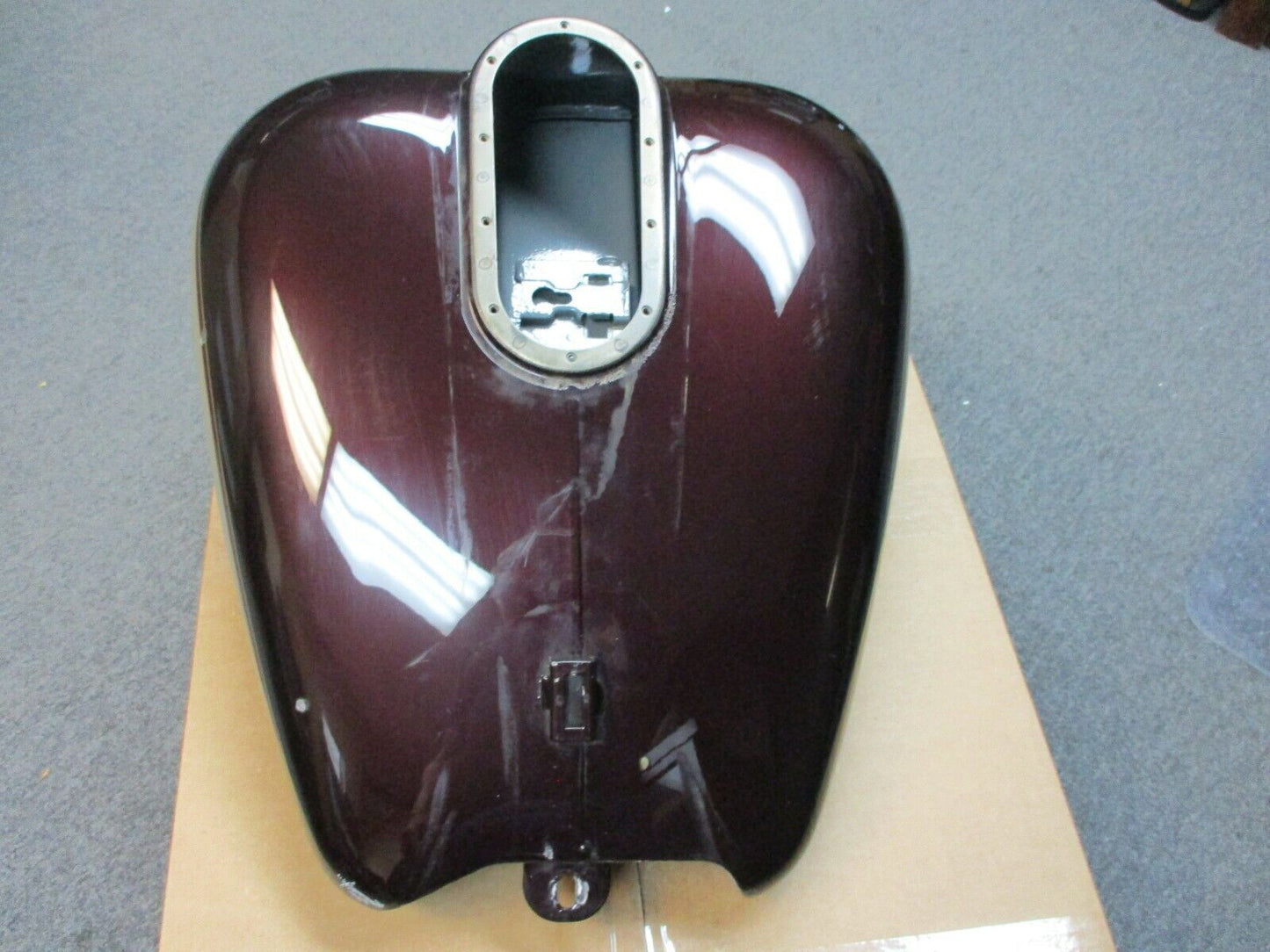 Harley Davidson OEM FLHTCUI Ultra / Electra Fuel Tank Midnight Red 61356-05BPR