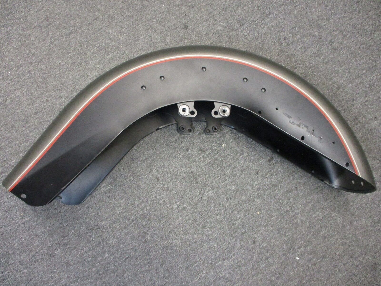 Harley Davidson OEM  14-17 Road King Front Fender Black/Gray   58900032