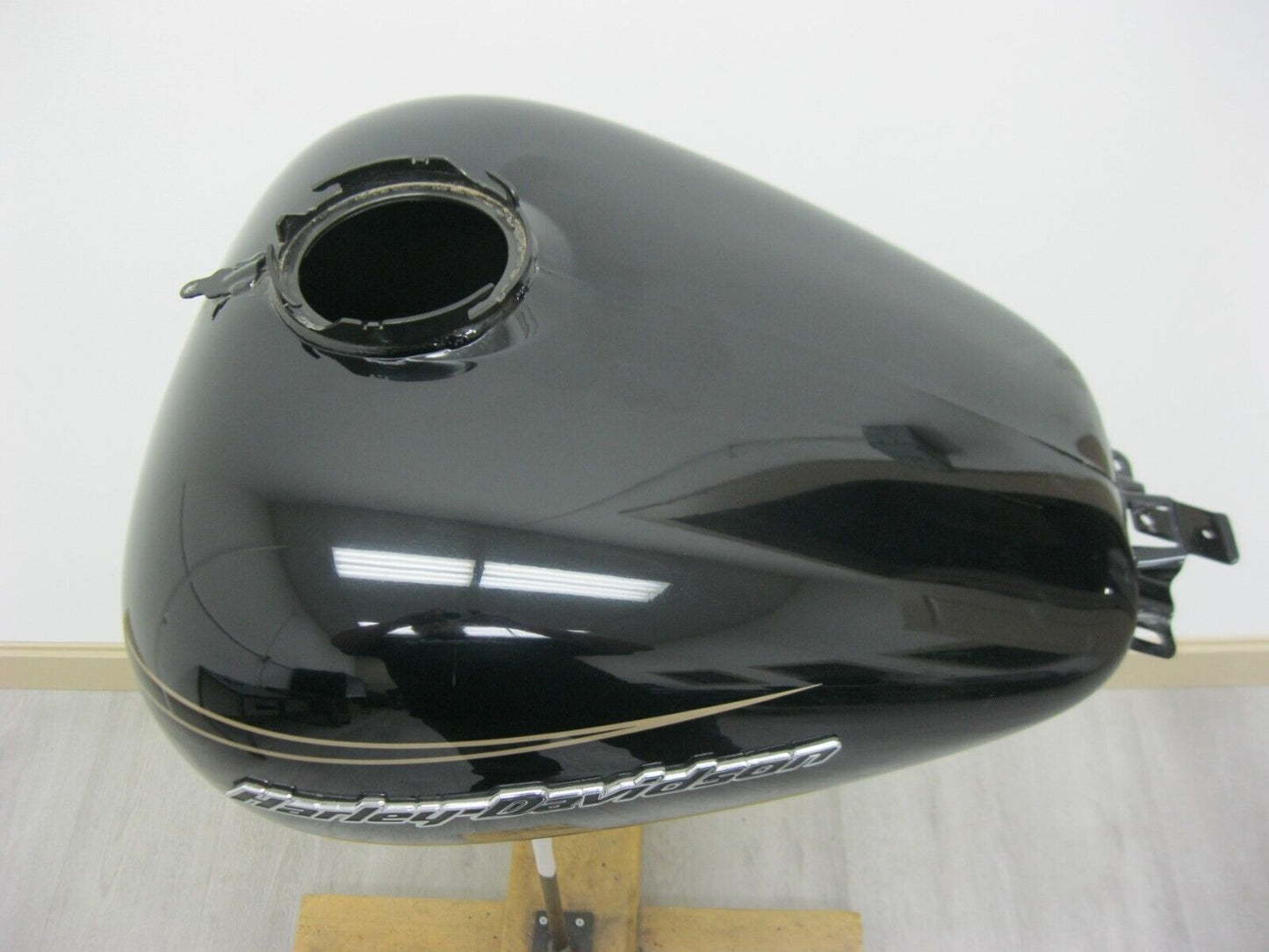 Harley Davidson OEM 11-13 Road Glide Ultra Vivid Black Fuel Tank 61375-10DH