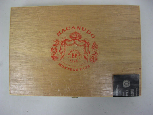 DOMINICAN REPUBLIC MACANUDO MONTEGO Y CIA  ***EMPTY*** WOODEN CIGAR BOX